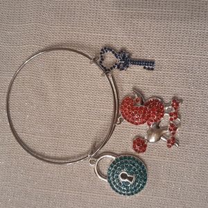 Charm bracelet